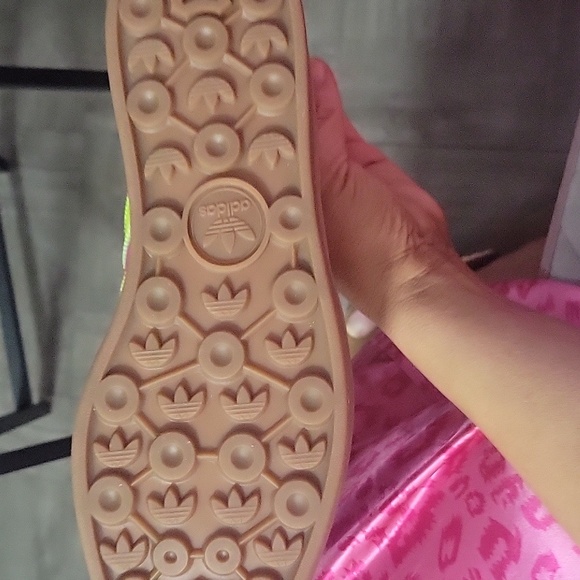 NIB Adidas Gazelle Pink and Green Women's Shoes Size 9 - Picture 5 of 5